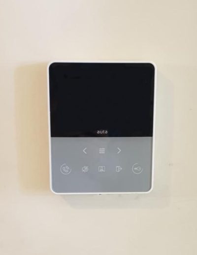 AUTA NEOS 4,3 TFT LCD HD HANDSFREE TOUCH BUTTONS MONITOR - auta.gr