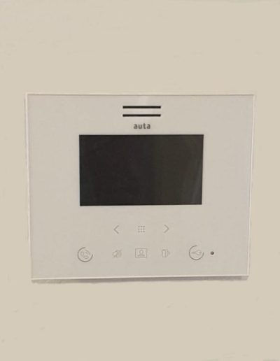 AUTA SLIM TFT LCD 4,3 TOUCH BUTTONS HANDSFREE MONITOR - auta.gr