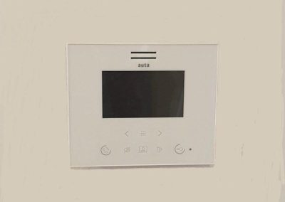 AUTA SLIM TFT LCD 4,3 TOUCH BUTTONS HANDSFREE MONITOR - auta.gr