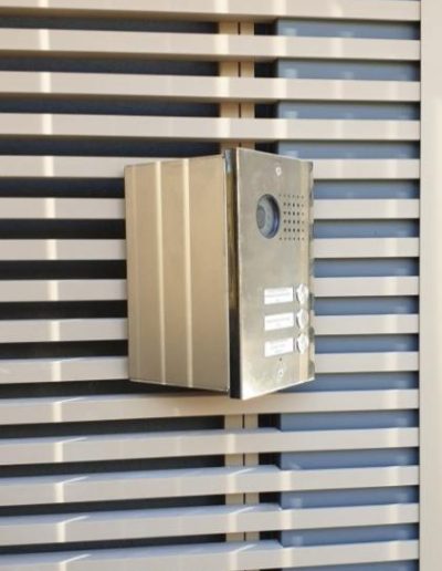 INOX AUTA STEELTECH ΜΠΟΥΤΟΝΙΕΡΑ ΕΙΣΟΔΟΥ MONOBLOCK MIRROR ΑΠΟ 100% ΑΝΟΞΕΙΔΩΤΟ ΑΤΣΑΛΙ 316L MARINE LASER ΚΟΠΗΣ ΜΕ ΜΠΟΥΤΟΝ ΑΣΦΑΛΕΙΑΣ IP65 & ΥΨΗΛΗ ΑΙΣΘΗΤΙΚΗ - auta.gr