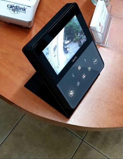 NEOS4 ΕΓΧΡΩΜΗ TFT LCD 4,3 ΕΠΙΤΡΑΠΕΖΙΑ ΟΘΟΝΗ ΤΗΣ AUTA ΜΕ ΠΛΗΚΤΡΑ ΑΦΗΣ ΑΝΟΙΚΤΗΣ ΣΥΝΟΜΙΛΙΑΣ ΚΑΙ ΚΟΜΨΗ ΣΧΕΔΙΑΣΗ - auta.gr