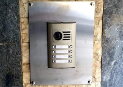 ΜΠΟΥΤΟΝΙΕΡΑ ΕΙΣΟΔΟΥ AUTA COMPACT ΕΓΧΡΩΜΗ ΨΗΦΙΑΚΗ ΑΝΤΙ ΘΥΡΟΤΗΛΕΦΩΝΩΝ ΣΤΑ ΙΔΙΑ ΚΑΛΩΔΙΑ - auta.gr