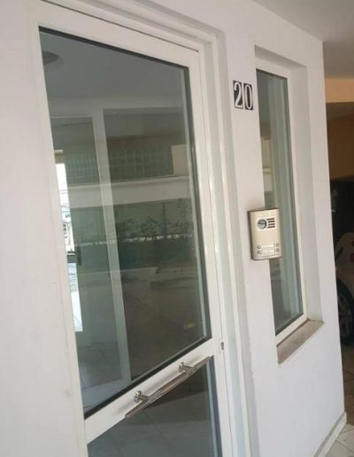 ΜΠΟΥΤΟΝΙΕΡΑ ΕΙΣΟΔΟΥ ΘΥΡΟΤΗΛΕΟΡΑΣΗΣ COMPACT AUTA - auta.gr