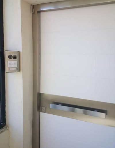 ΜΠΟΥΤΟΝΙΕΡΑ ΕΙΣΟΔΟΥ ΘΥΡΟΤΗΛΕΟΡΑΣΗΣ COMPACT AUTA - auta.gr