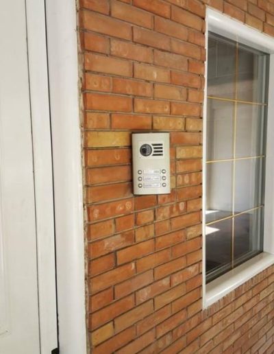 ΜΠΟΥΤΟΝΙΕΡΑ ΕΙΣΟΔΟΥ ΘΥΡΟΤΗΛΕΟΡΑΣΗΣ COMPACT AUTA - auta.gr