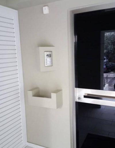 ΜΠΟΥΤΟΝΙΕΡΑ ΕΙΣΟΔΟΥ ΘΥΡΟΤΗΛΕΟΡΑΣΗΣ COMPACT AUTA - auta.gr