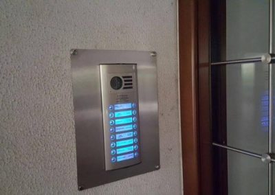 ΜΠΟΥΤΟΝΙΕΡΑ ΕΙΣΟΔΟΥ ΘΥΡΟΤΗΛΕΟΡΑΣΗΣ COMPACT AUTA ΑΠΟ ΑΝΤΙΚΑΤΑΣΤΑΣΗ ΠΑΛΑΙΩΝ ΘΥΡΟΤΗΛΕΦΩΝΩΝ - auta.gr