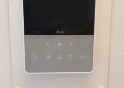 ΟΘΟΝΗ NEOS TFT LCD 4.3″ ΜΕ ΠΛΗΚΤΡΑ ΑΦΗΣ AUTA - auta.gr